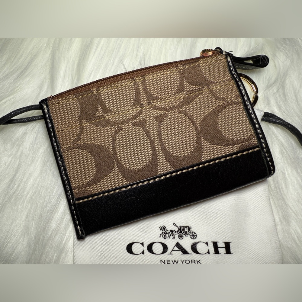 COACH Signature Zip Top Coin Purse, Card holder and keychain!
